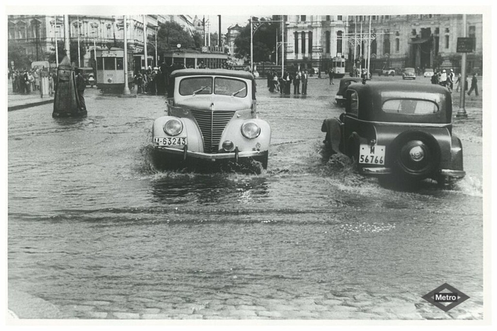 Miniatura de Inundaciones en la Plaza de Cibeles