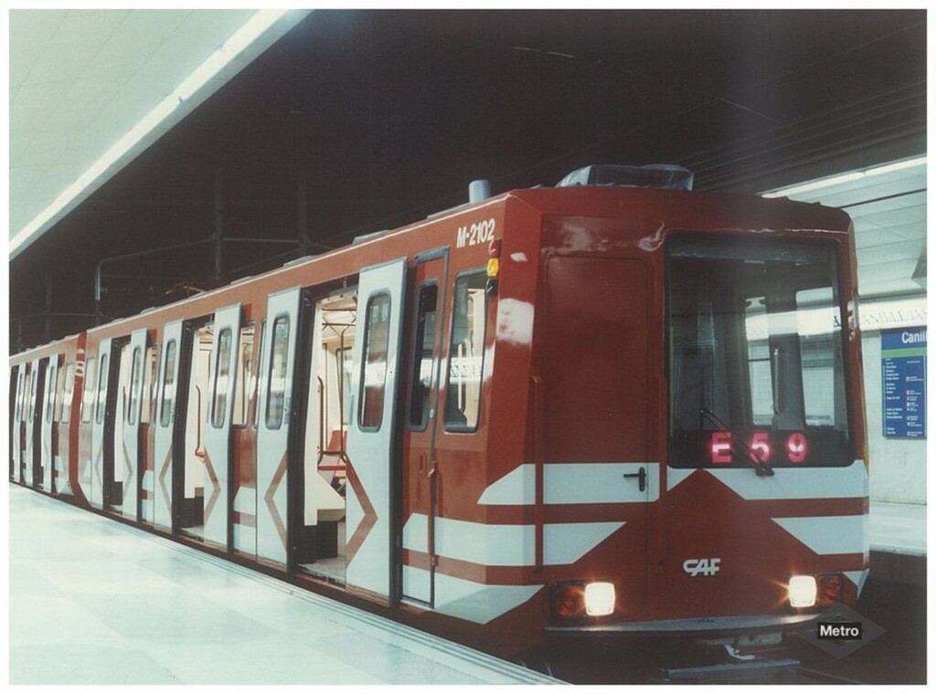 Miniatura de Tren 2000 en andén
