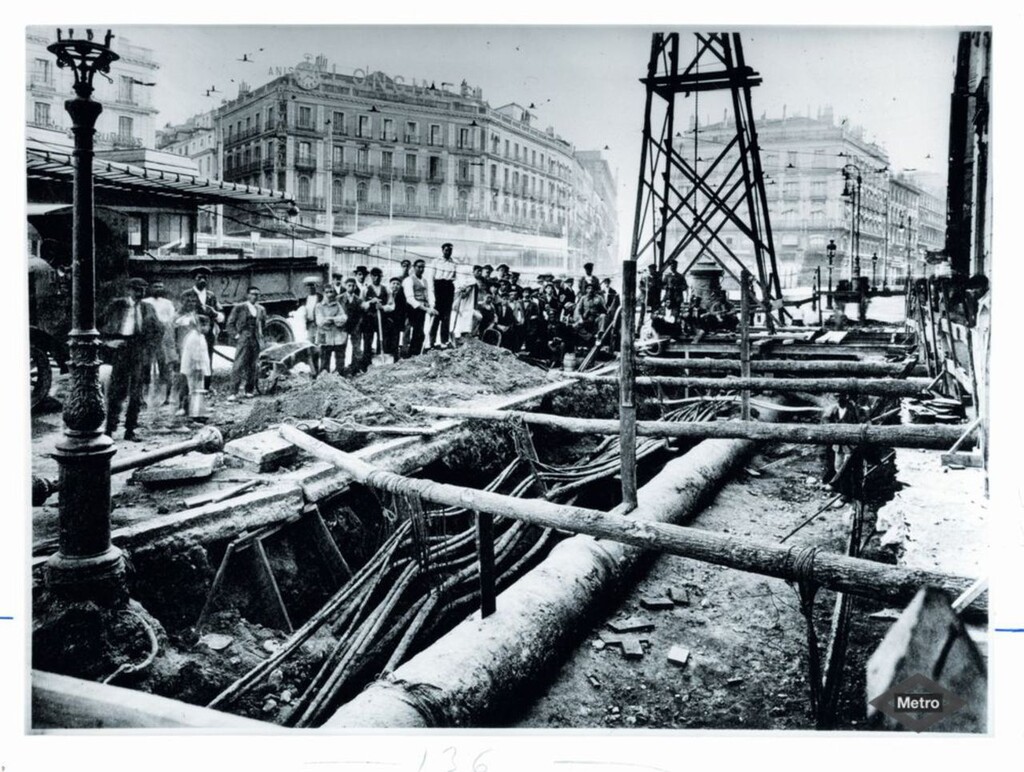 Miniatura de Obras de construcción del Metropolitano Alfonso XIII en la Puerta del Sol