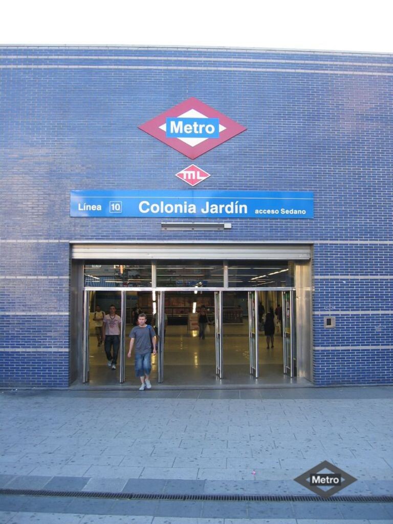 Miniatura de Acceso a la estación de Colonia Jardín