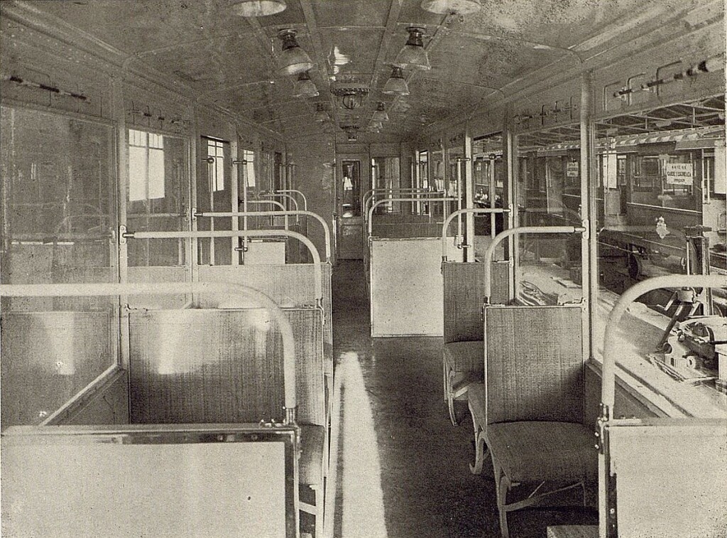 Miniatura de Vista interior de un coche de la línea Este-Oeste