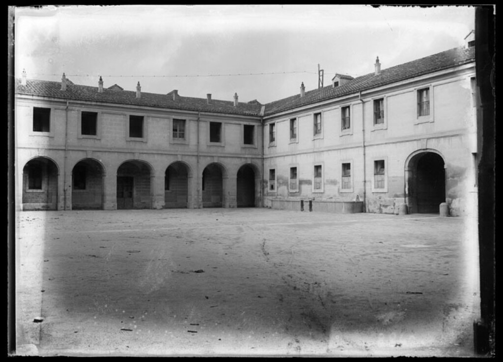 Miniatura de Patio de la Regalada de las Caballerizas Reales
