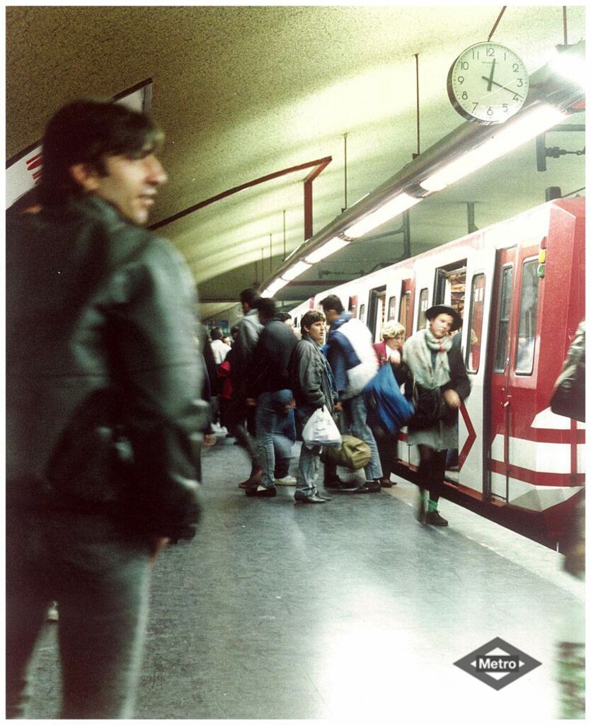 Miniatura de Tren serie 2000 en línea