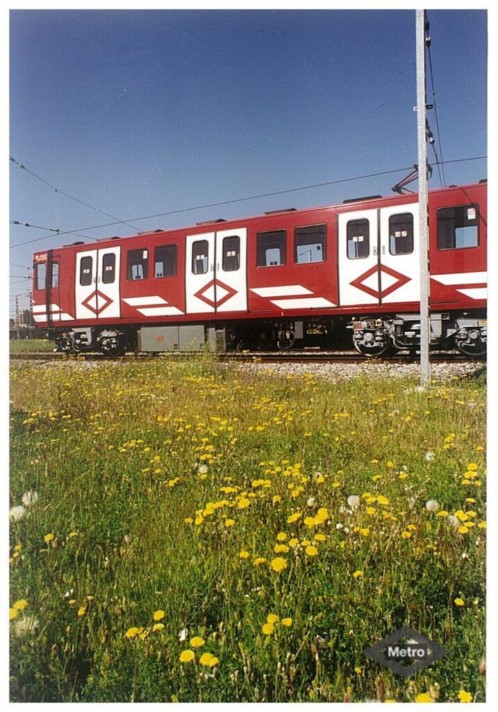 Miniatura de Tren 2000 en depósito