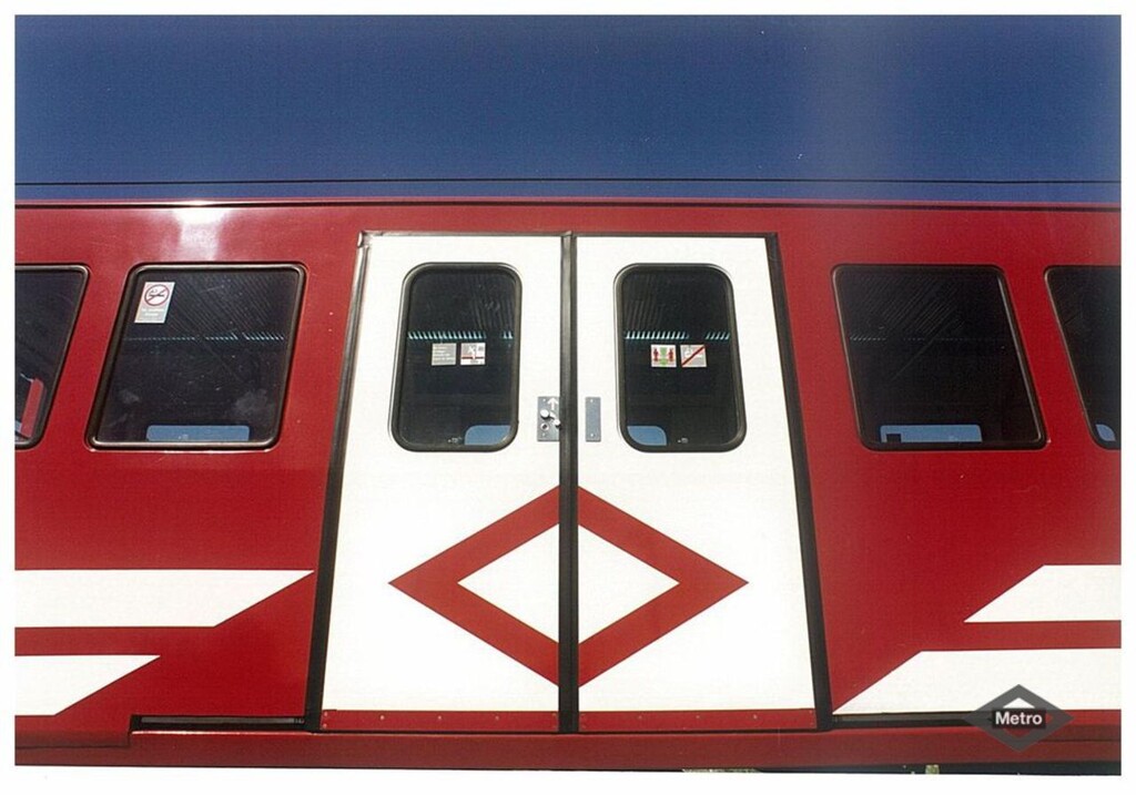 Miniatura de Tren 2000 en depósito