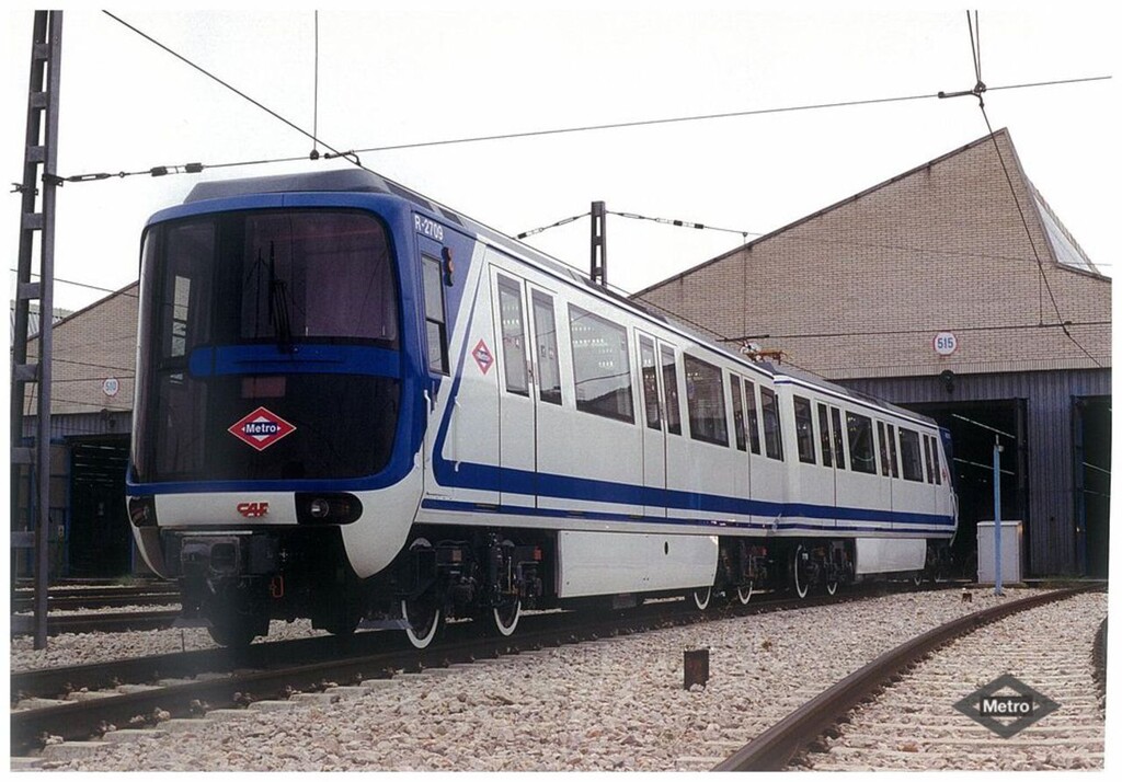 Miniatura de Tren 2700 en superficie