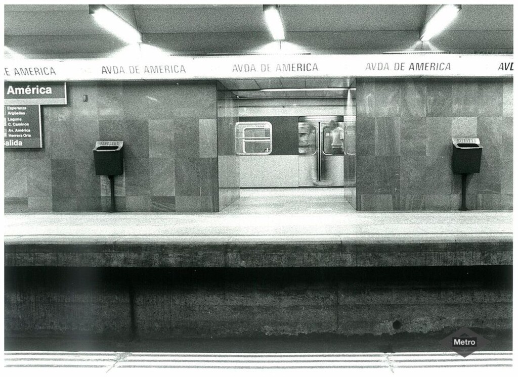 Miniatura de Tren 5000 primera serie en estación