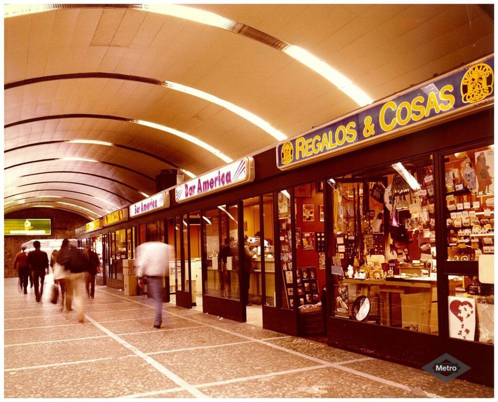Miniatura de Locales en la estación de Avenida de América