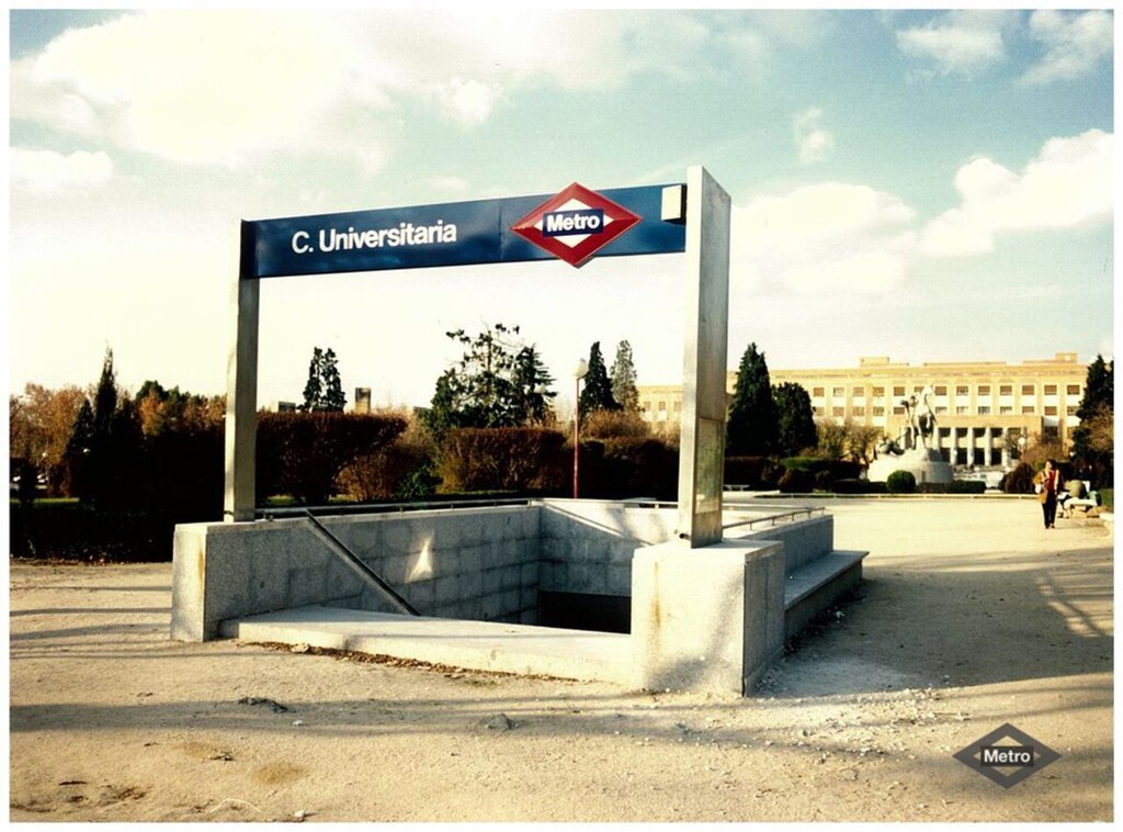 Miniatura de Acceso a la estación de Ciudad Universitaria