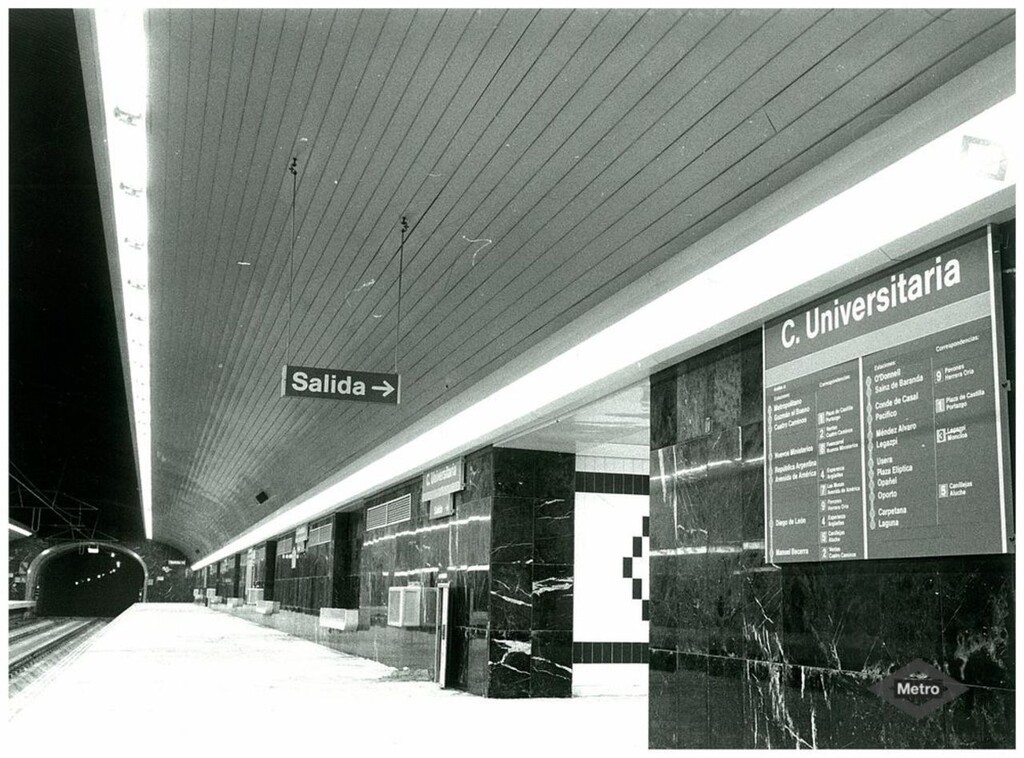 Miniatura de Andenes de la estación de Ciudad Universitaria