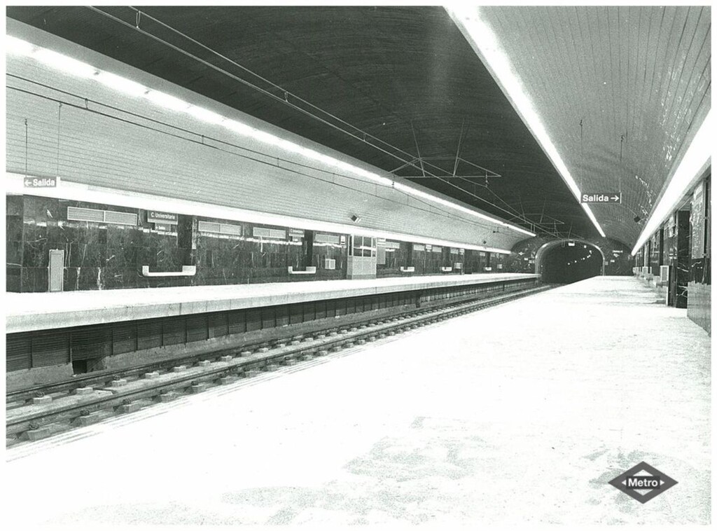 Miniatura de Andenes de la estación de Ciudad Universitaria