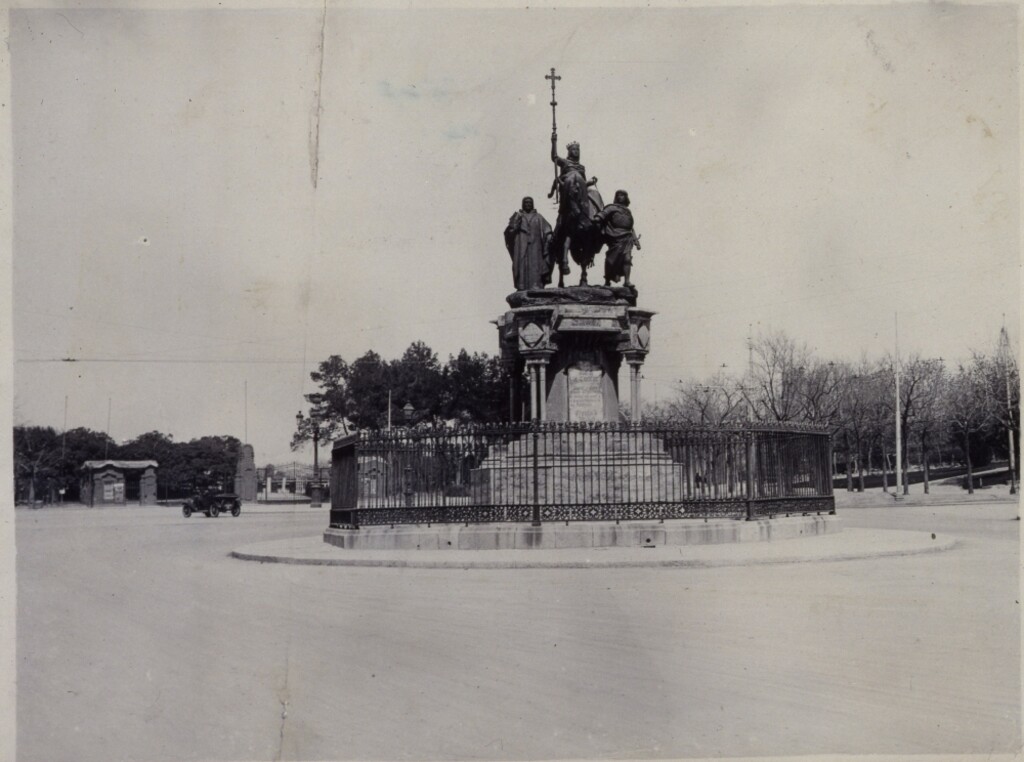 Miniatura de Monumento a Isabel la Católica