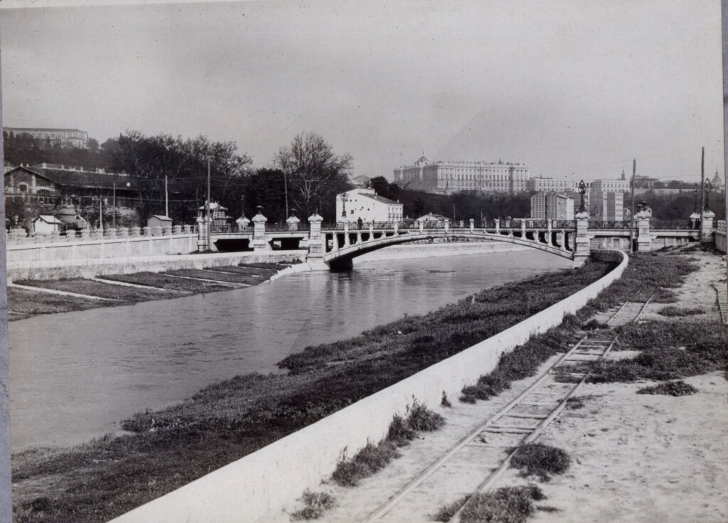 Miniatura de Puente de la Reina Victoria