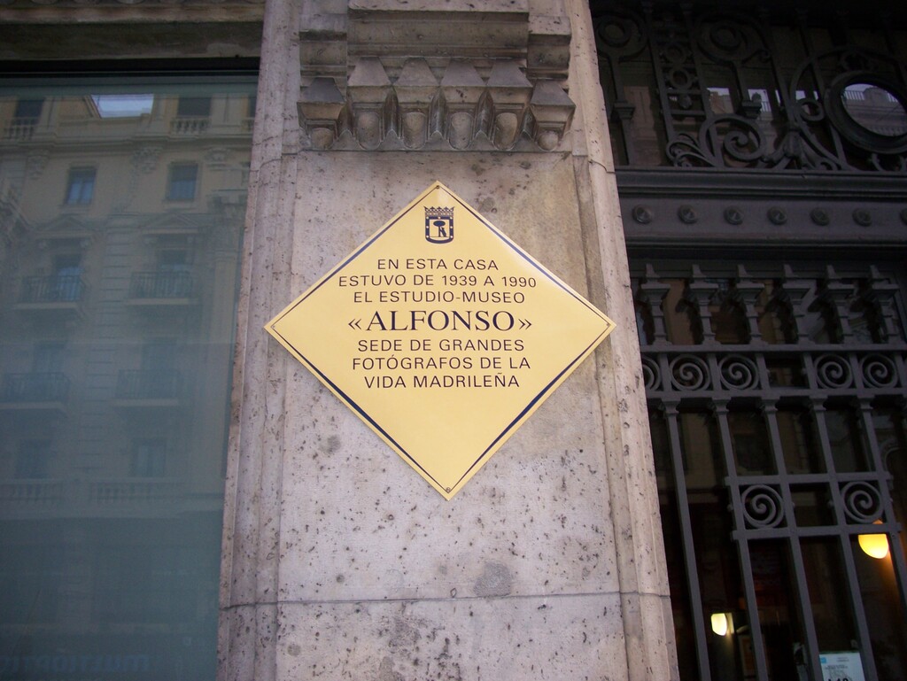 Miniatura de Alfonso, "estudio fotográfico"