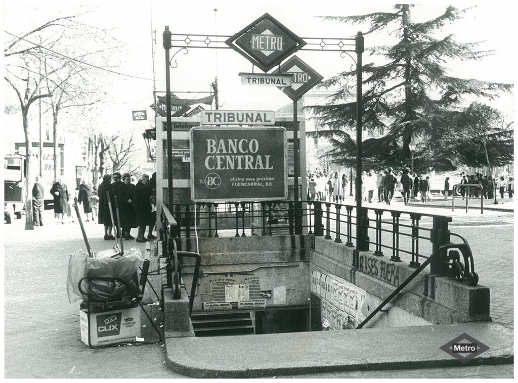 Miniatura de Acceso a la estación de Tribunal