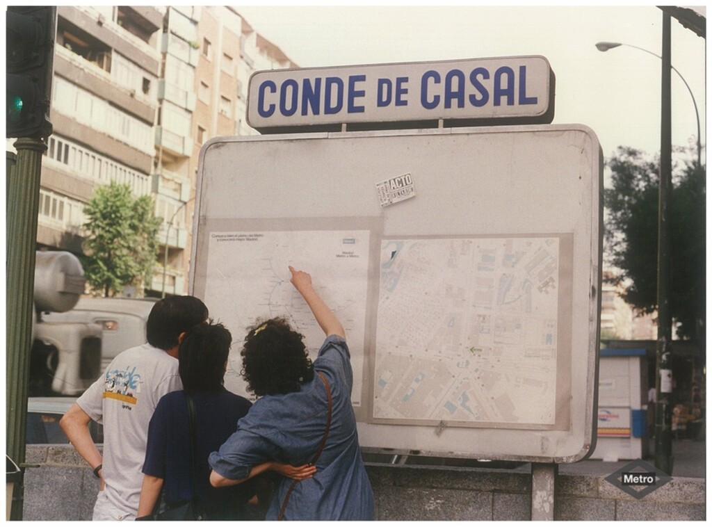 Miniatura de Señalización exterior en la estación de Conde de Casal