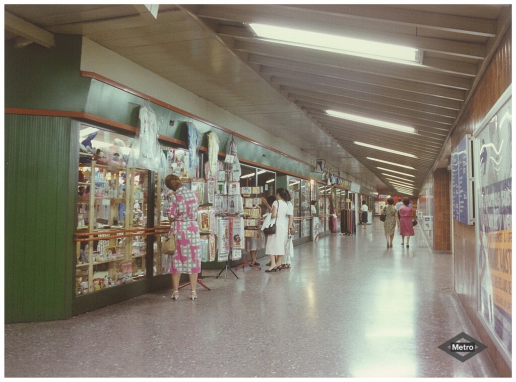 Miniatura de Locales comerciales en la estación de Plaza de Castilla