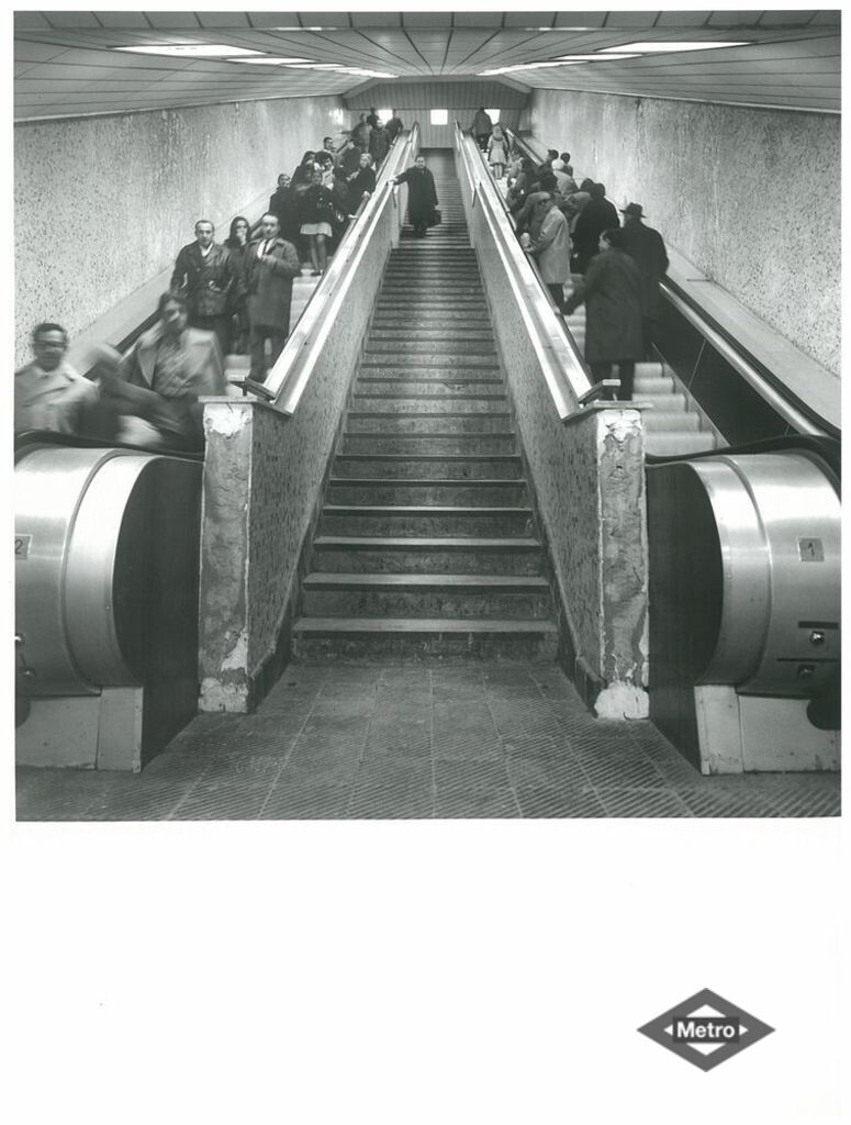 Miniatura de Escaleras mecánicas en la estación de La Latina