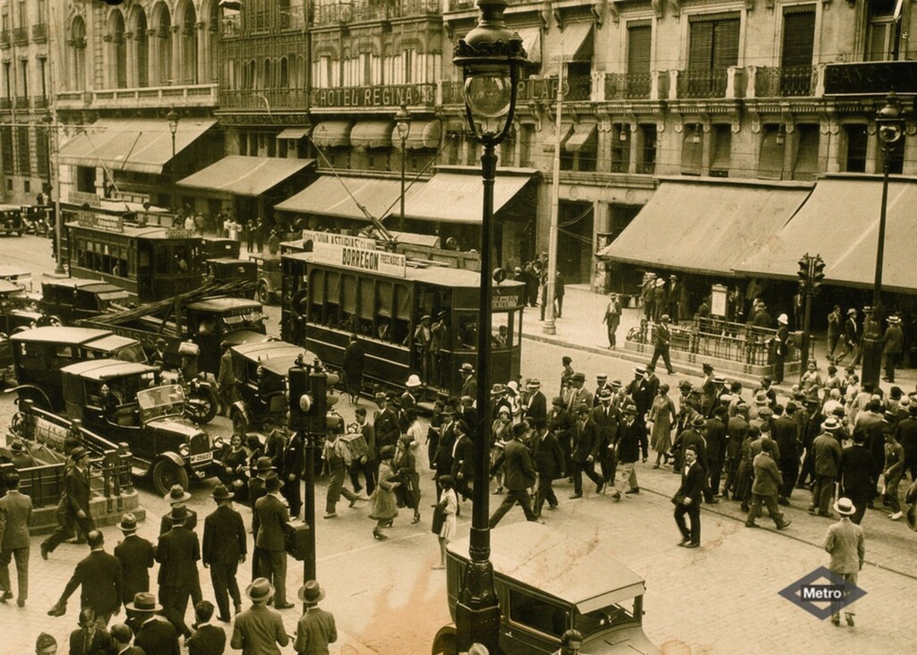 Miniatura de Tráfico y viandantes en la calle de Alcalá