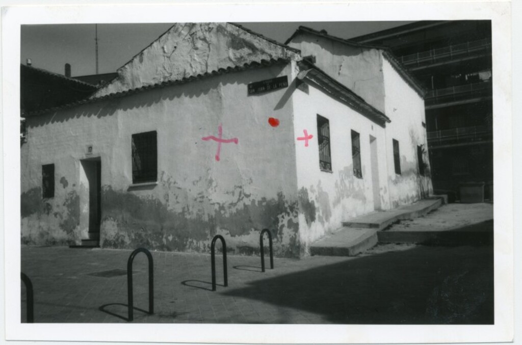 Miniatura de Casa antigua situada en calle San Juan de la Peña