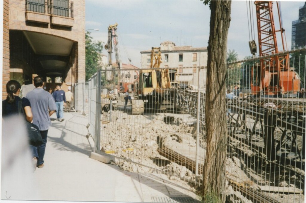 Miniatura de Obras del metro en paseo Federico García Lorca