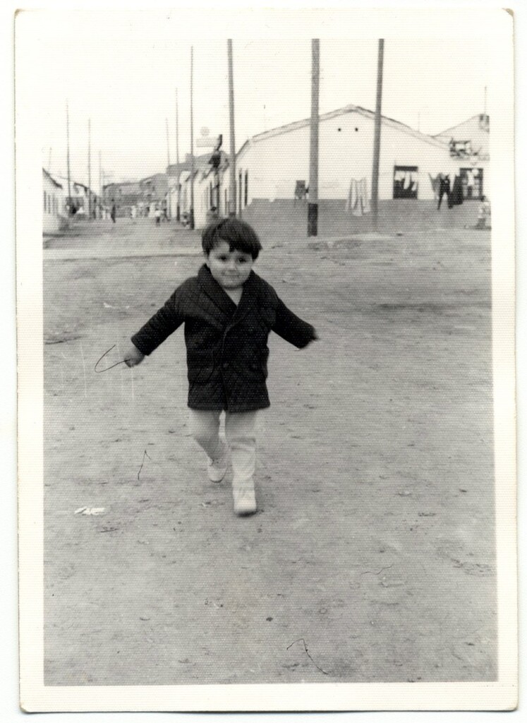 Miniatura de Niño en una calle del Pozo del Tío Raimundo