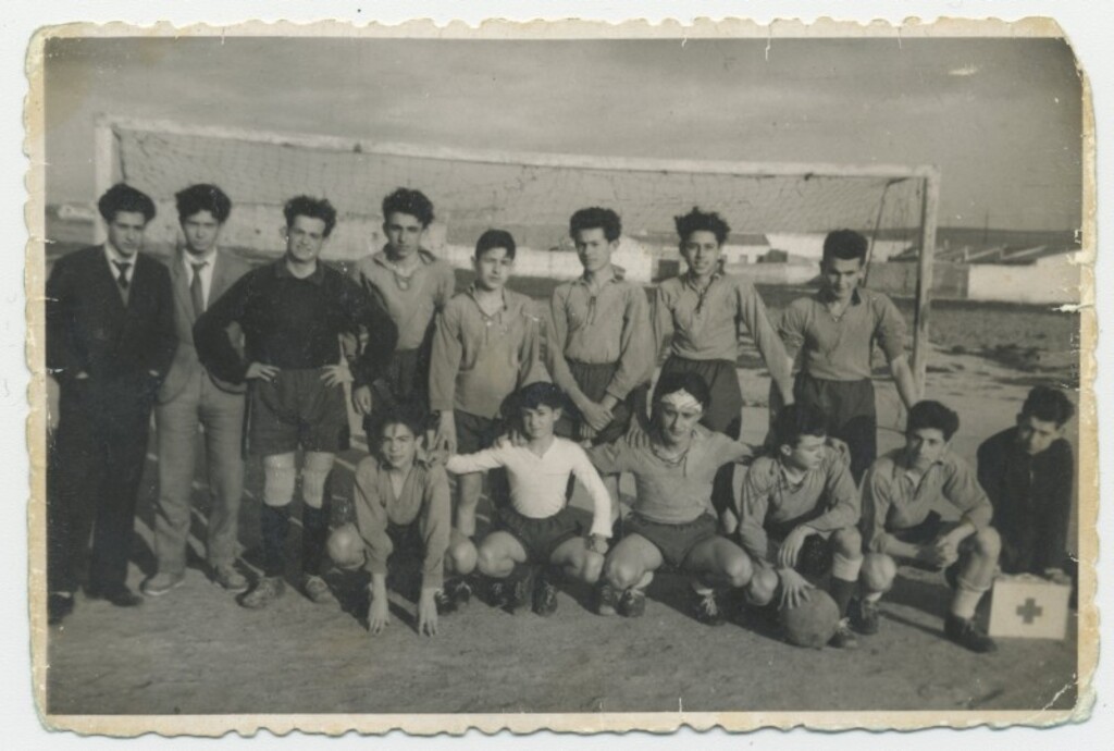 Miniatura de Equipo juvenil y cuerpo técnico del Carmen Vallecano