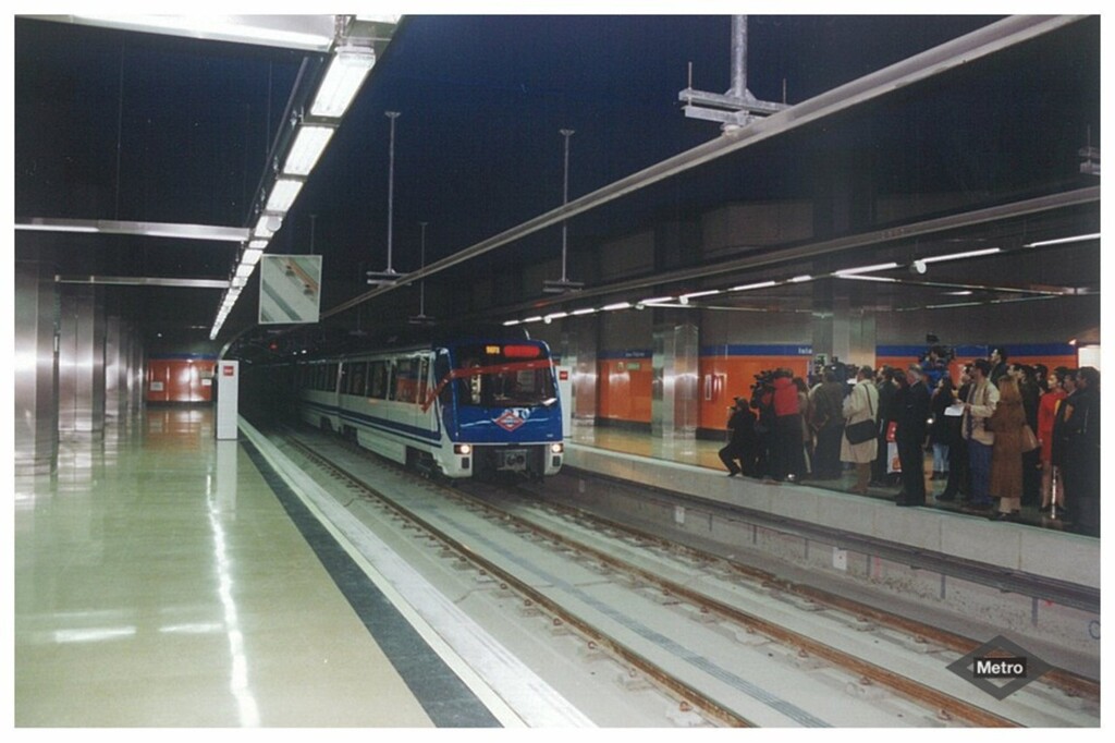 Miniatura de Inauguración del tramo de línea 7 Canal-Valdezarza