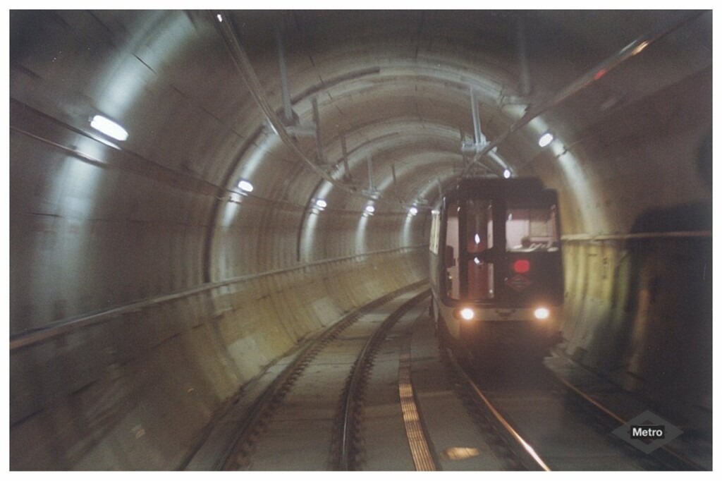 Miniatura de Túnel de línea 8