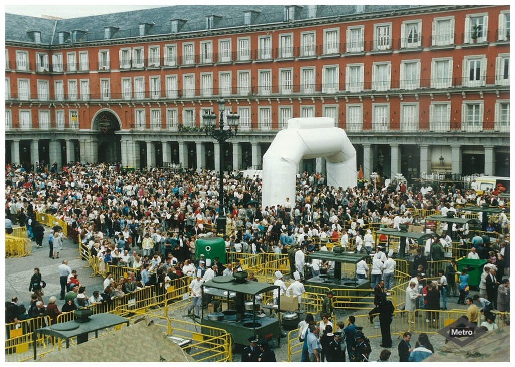 Miniatura de Cocido solidario de Aldeas Infantiles en la Plaza Mayor