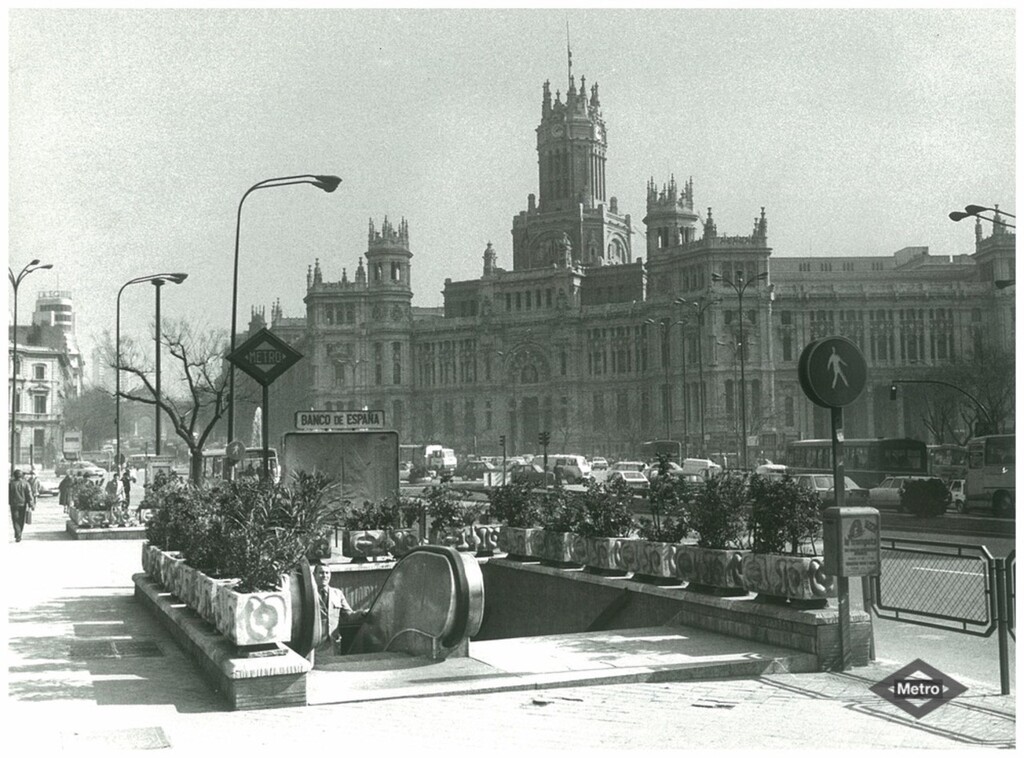 Miniatura de Acceso a la estación de Banco de España