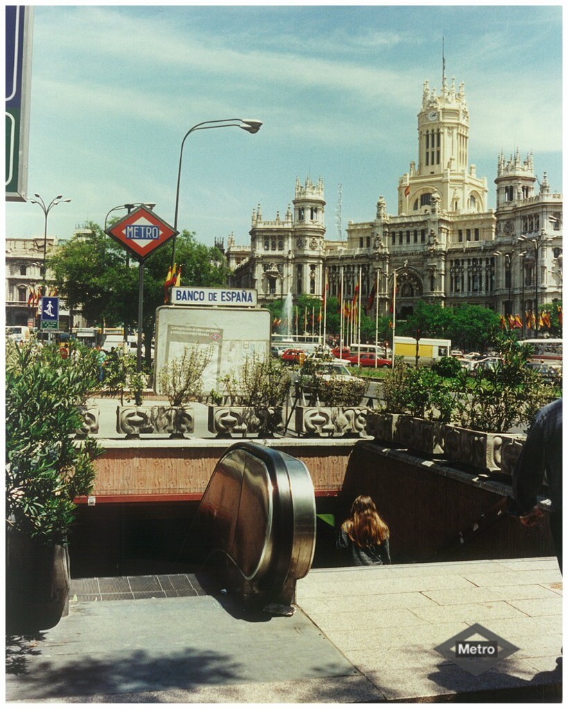 Miniatura de Acceso a la estación de Banco de España