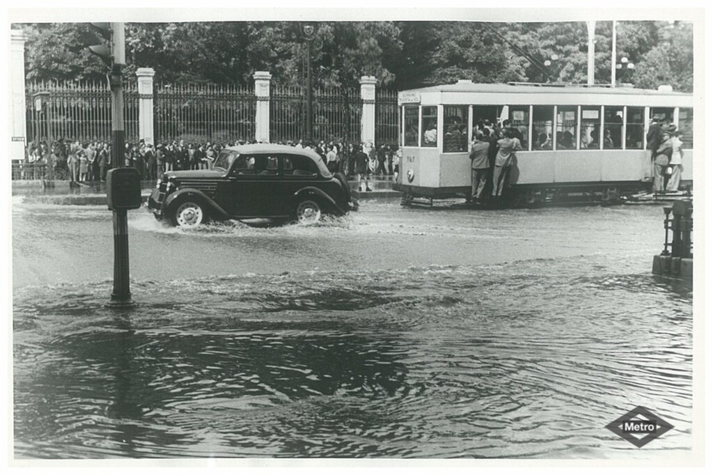 Miniatura de Inundaciones en la Plaza de Cibeles