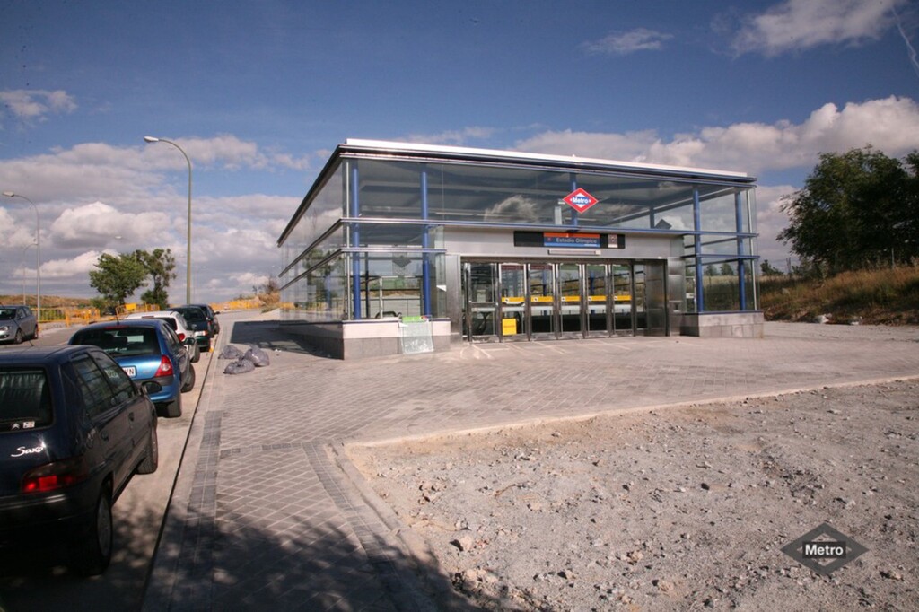 Miniatura de Acceso a la estación de Estadio Olímpico