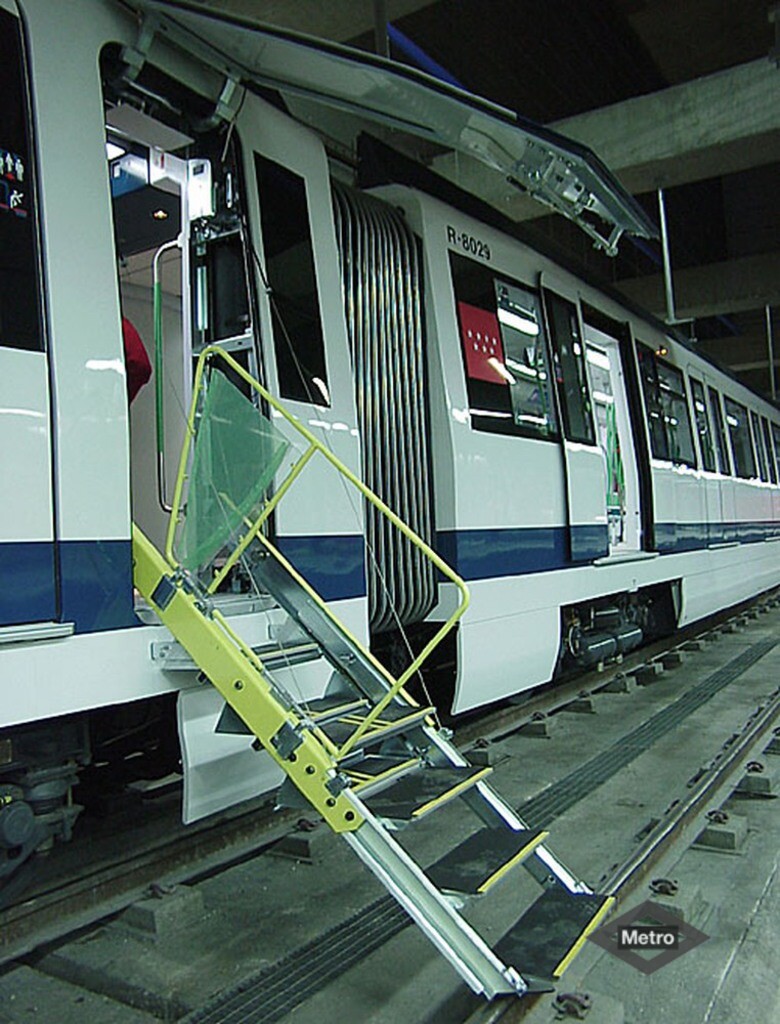 Miniatura de Escalera de desalojo de un tren 8000