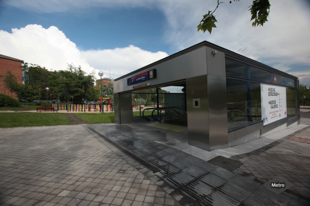 Miniatura de Acceso a la estación de La Almudena