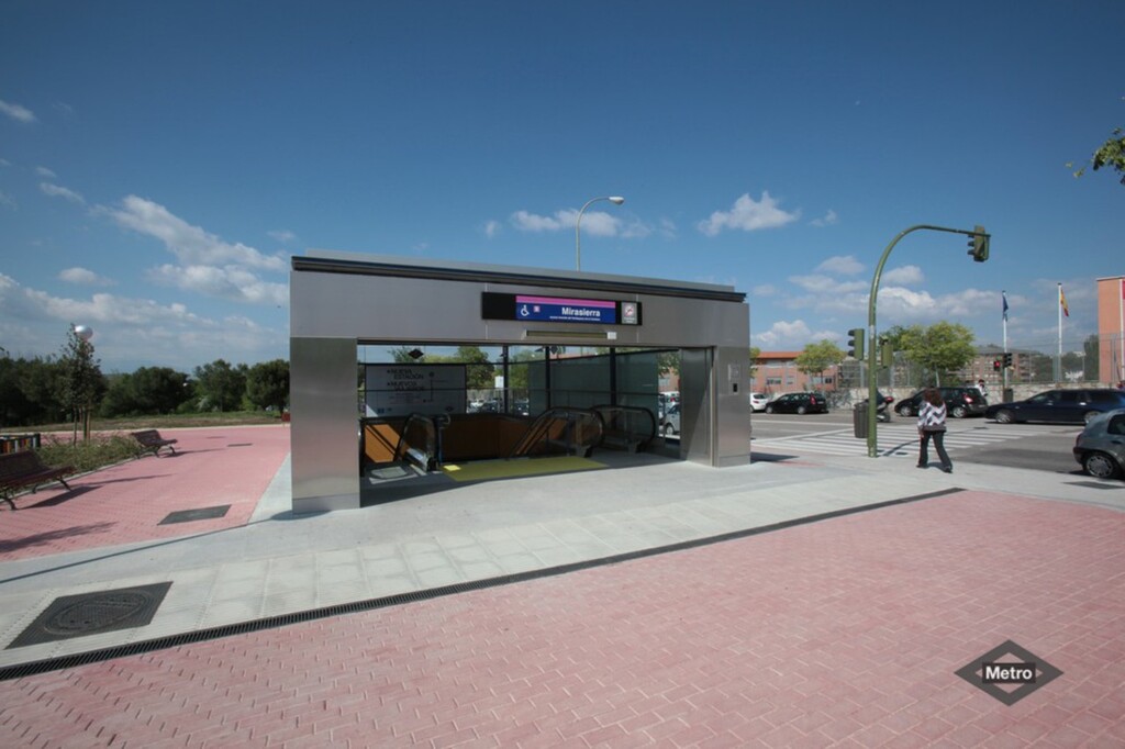 Miniatura de Acceso a la estación de Mirasierra