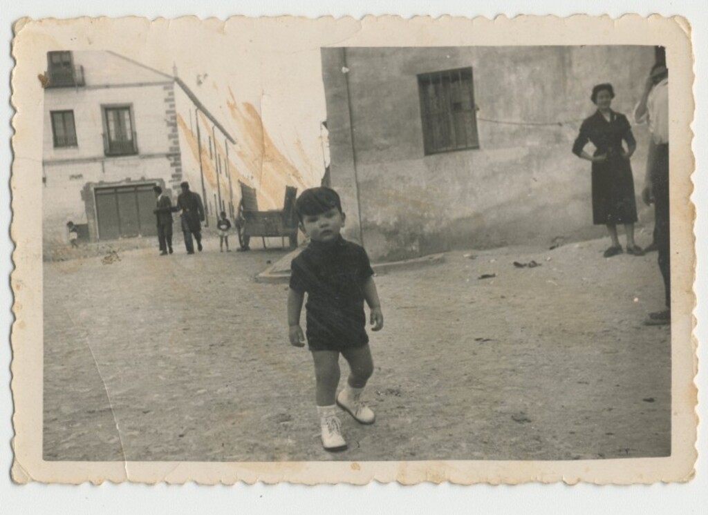 Miniatura de Sobrino de Margarita Villanueva en la calle Altos de Saceruela, de Vallecas Villa