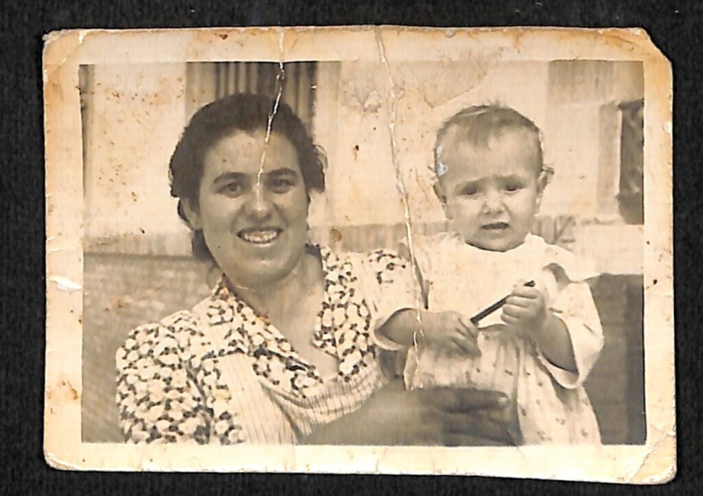 Miniatura de Madre e hija en la calle Pico de Beriáin