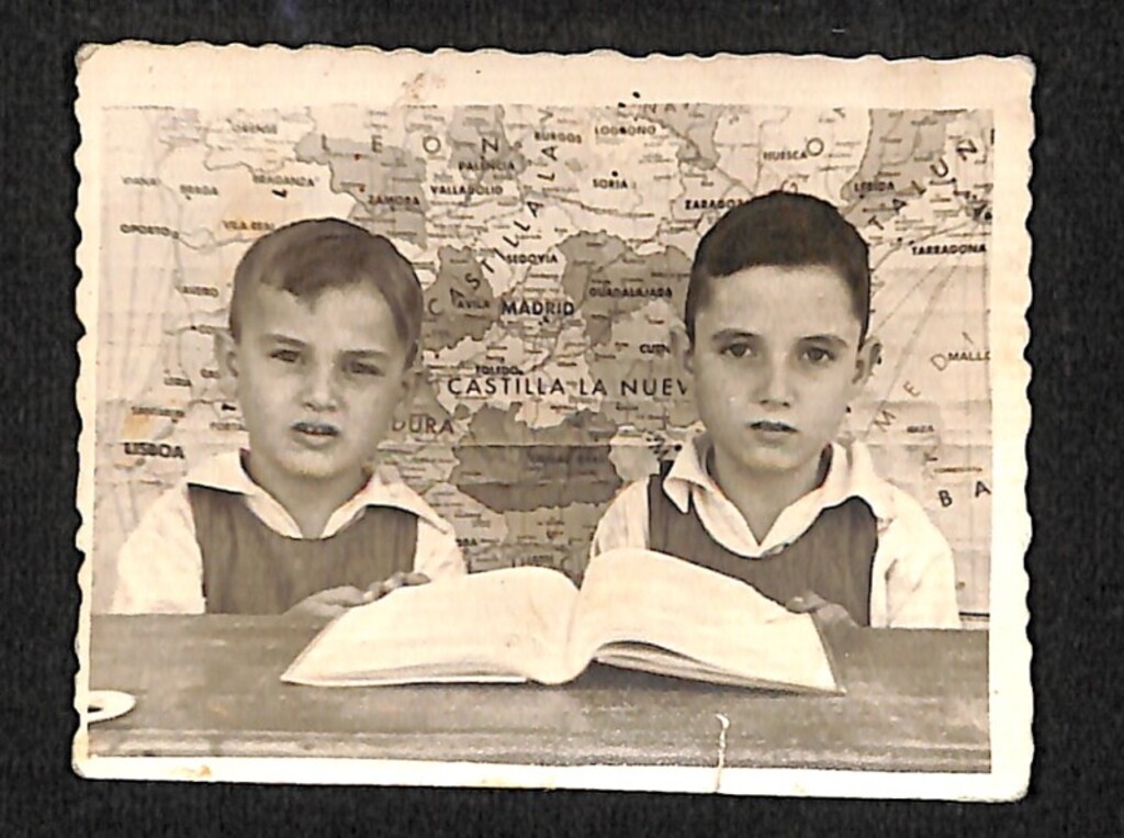 Miniatura de Niños en la escuela religiosa de Villa de Vallecas