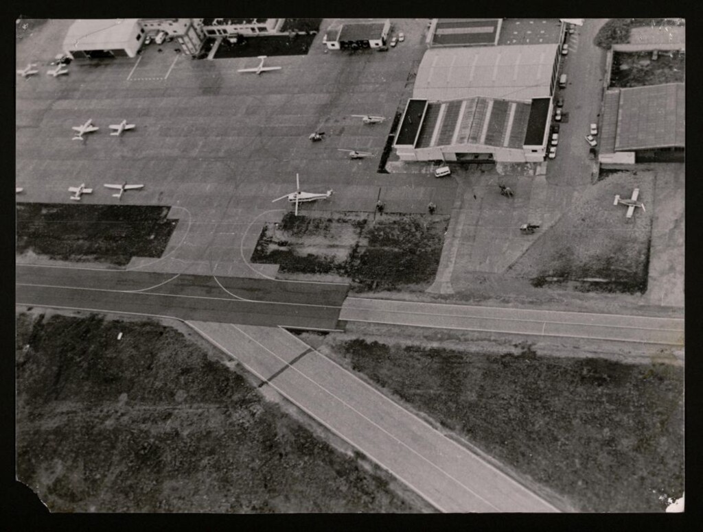 Miniatura de Vista de las pistas del Aeropuerto de Cuatro Vientos en los años 80.