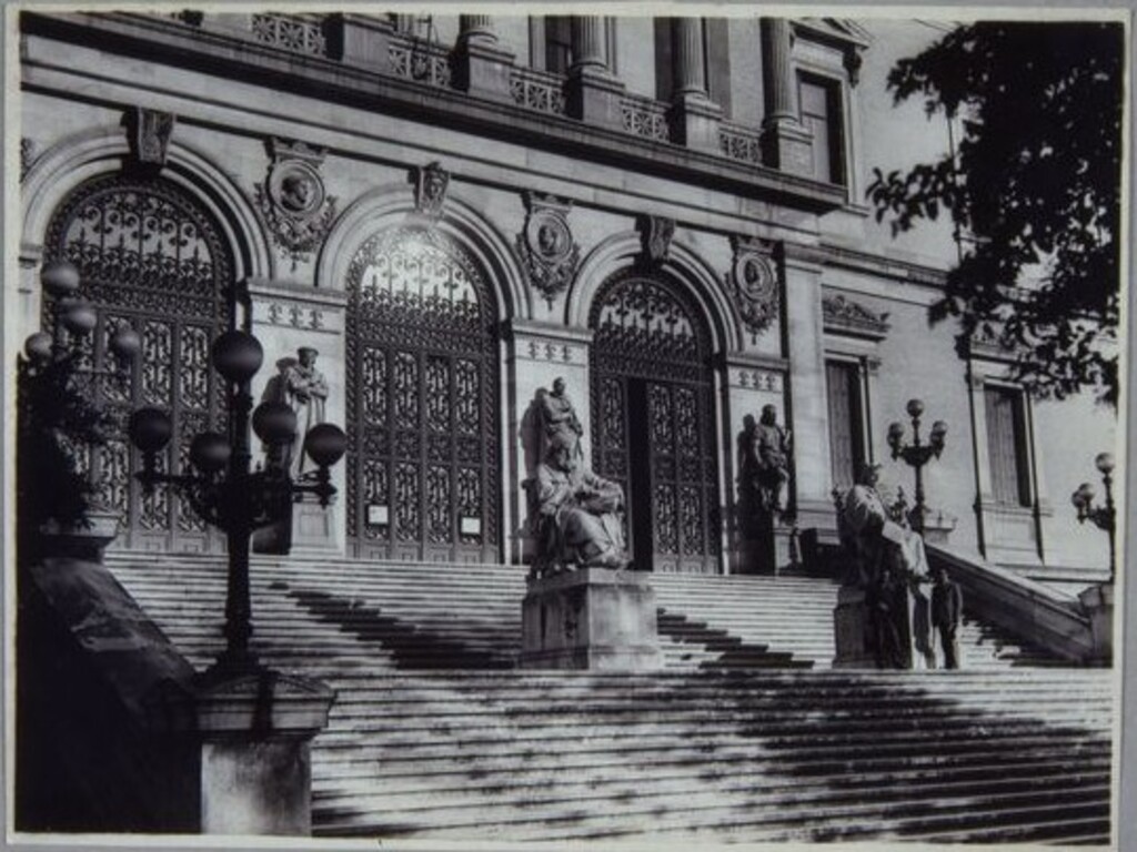 Miniatura de Escalinata de la Biblioteca Nacional