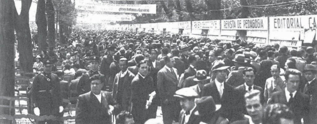 Miniatura de Aspecto del Paseo de Recoletos durante la inauguración de la I Feria del Libro