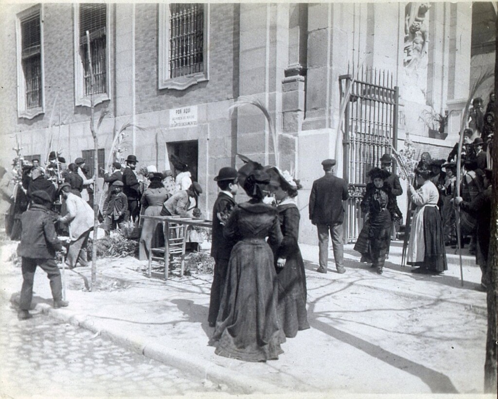 Miniatura de Salida de misa el Domingo de Ramos de la Iglesia de Santa Bárbara