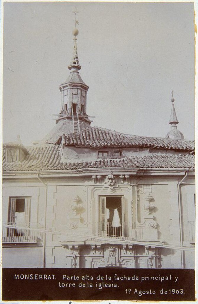 Miniatura de Monserrat. Parte alta de la fachada principal y torre de la iglesia.