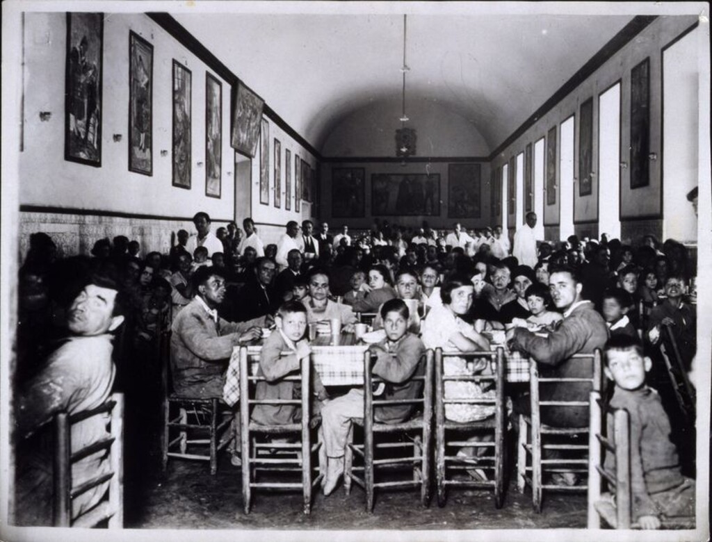 Miniatura de Comedor del Cuartel del Rosario con comensales