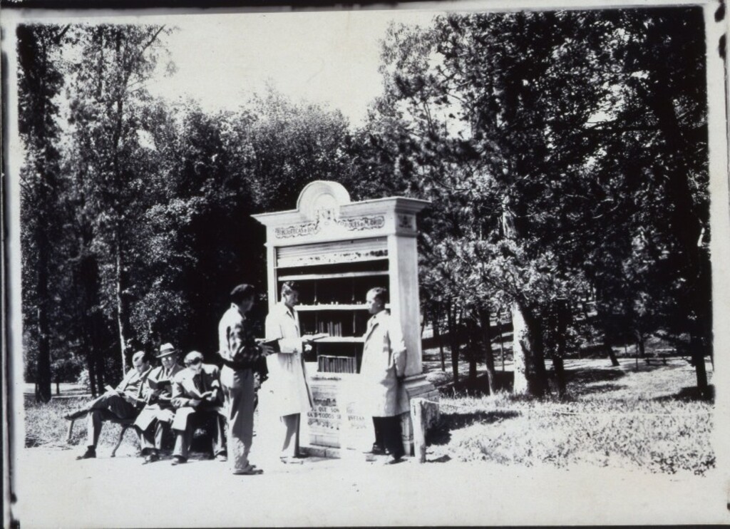 Miniatura de Una de las Bibliotecas de los Parques de Madrid, en el Parque del Oeste