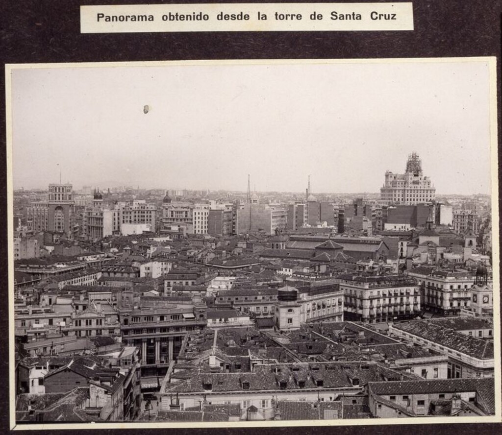 Miniatura de Panorama obtenido desde la torre de Santa Cruz