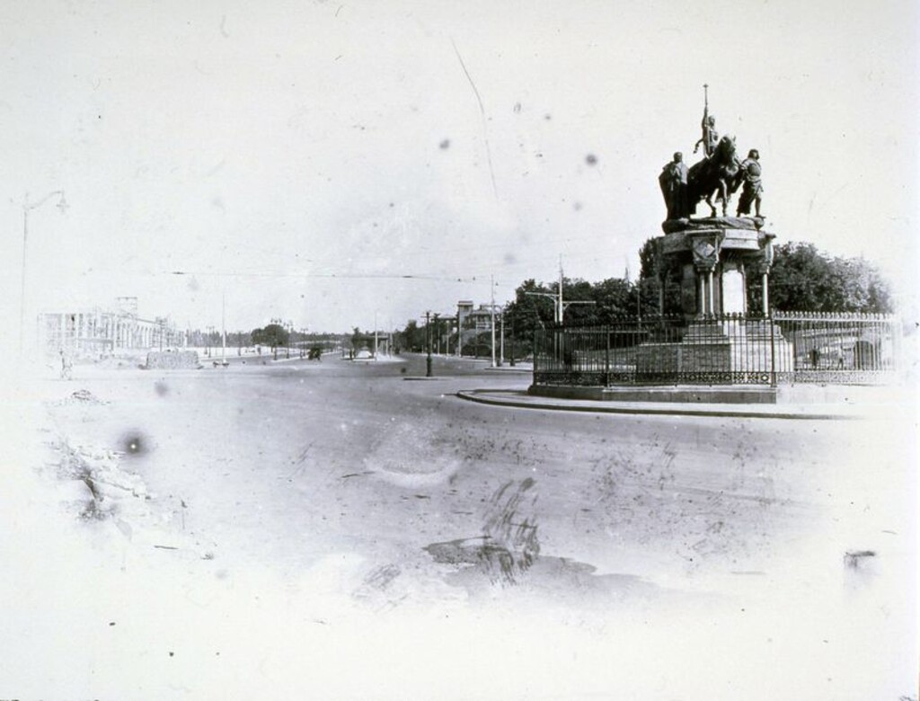 Miniatura de Monumento a Isabel la Católica