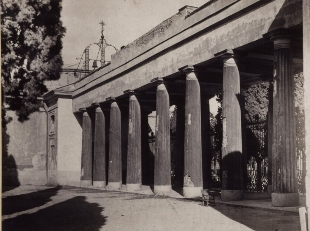 Miniatura de Fachada principal del antiguo cementerio de San Martín, San Ildefonso y San Marcos
